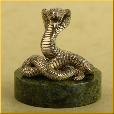 Фигурка на круглом змеевике "Змея" №2