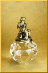Фигурка (статуэтка) №1 на хрустальном шаре "Водолей"