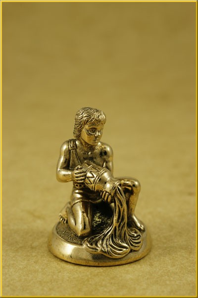 Подарок на день рождения сувенир статуэтка из бронзы