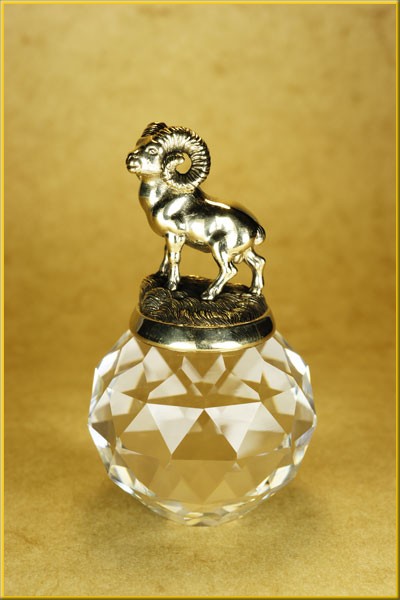 Подарок на день рождения сувенир статуэтка из бронзы на хрустальном шаре