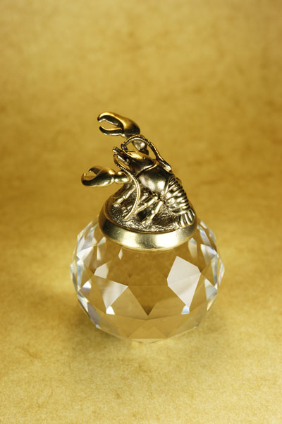 Подарок на день рождения сувенир статуэтка из бронзы на хрустальном шаре