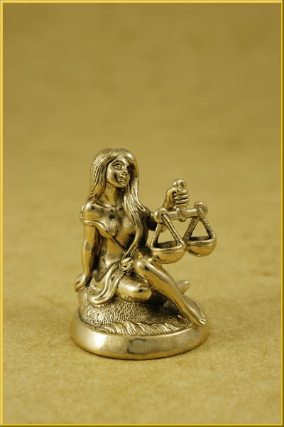 Подарок на день рождения сувенир статуэтка из бронзы