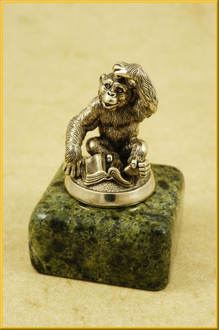 Фигурка (статуэтка) №1 на змеевике "Обезьяна"