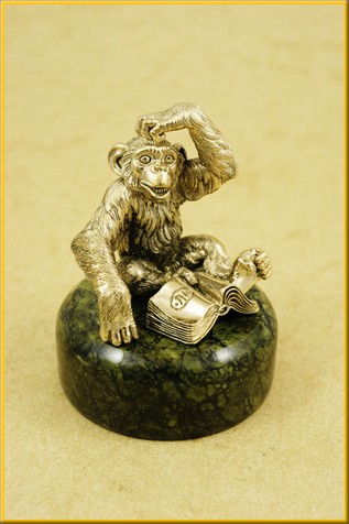 Фигурка (статуэтка) №2 на змеевике "Обезьяна"