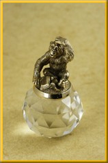 Фигурка (статуэтка) №1 на хрустальном шаре "Обезьяна"