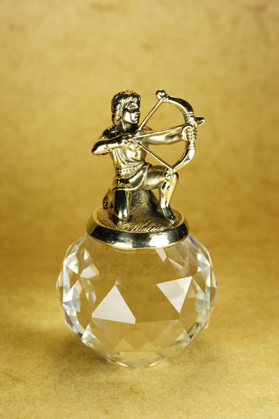 Подарок на день рождения сувенир статуэтка из бронзы на хрустальном шаре