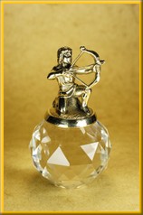 Фигурка (статуэтка) №1 на хрустальном шаре "Стрелец"
