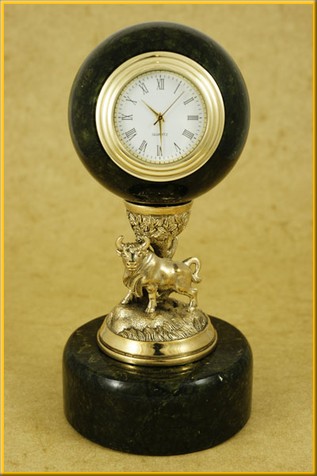 Часы в шаре на подставке "Телец"