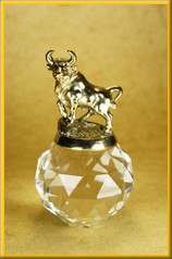 Фигурка (статуэтка) №1 на хрустальном шаре "Телец"