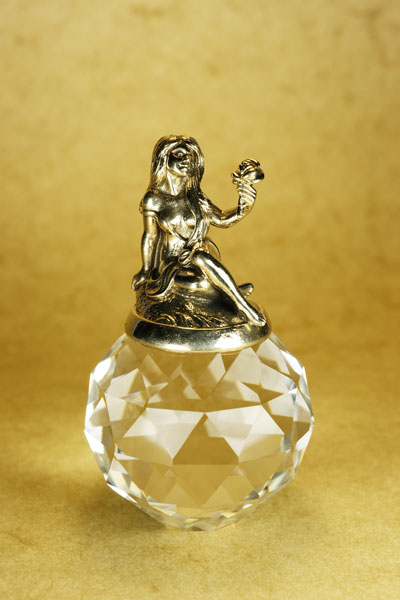 Подарок на день рождения сувенир статуэтка из бронзы на хрустальном шаре