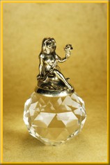 Фигурка (статуэтка) №1 на хрустальном шаре "Дева"