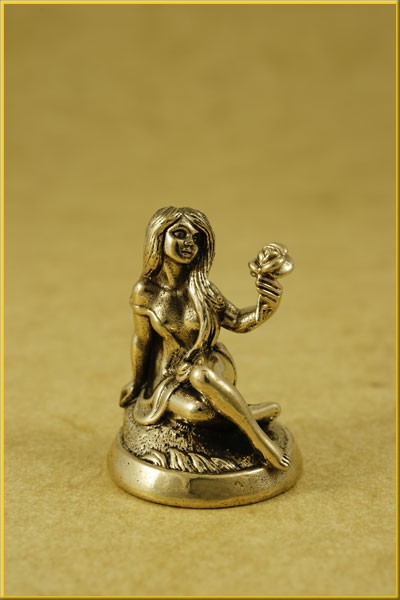 Подарок на день рождения сувенир статуэтка из бронзы