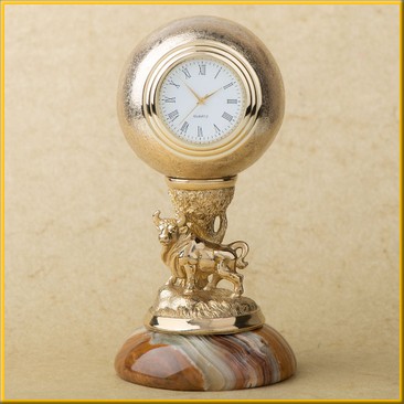 Часы в шаре на ониксе "Бык"