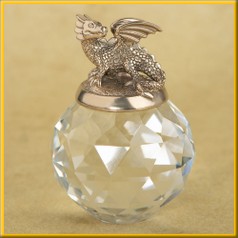 Фигурка  на хрустальном шаре "Дракон"