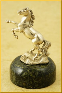 Фигурка (статуэтка) №2 на змеевике "Лошадь"