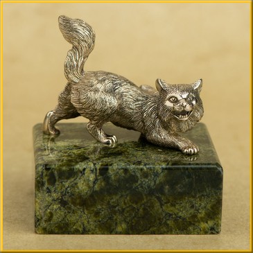 Фигурка на змеевике "Крадущийся кот"