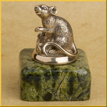 Фигурка (статуэтка) на змеевике "Мышь №1"