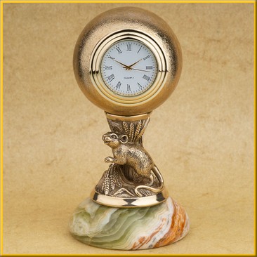 Часы в шаре на ониксе "Мышь"