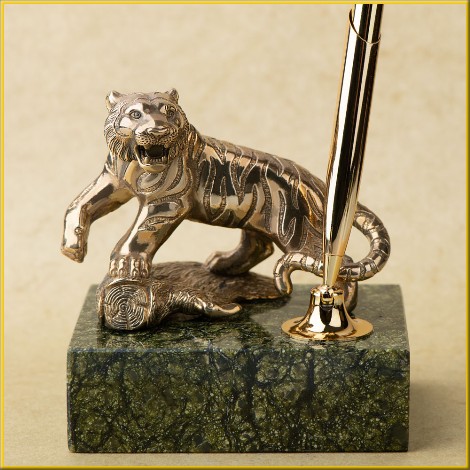Подарок к году Тигра, символ года 2022 настольный прибор Тигр