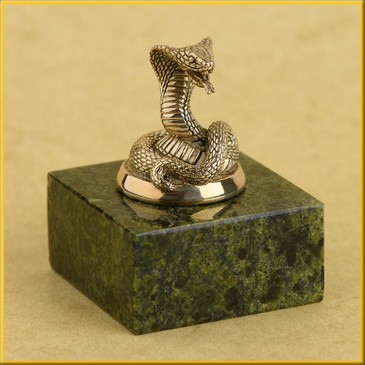 Фигурка Змея №1 (новая) на змеевике