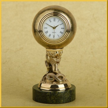 Часы в шаре на змеевике "Змея"